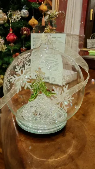 Palla di Natale in vetro con albero