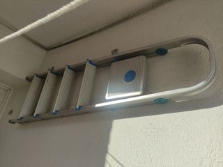 Escalera de aluminio plegable