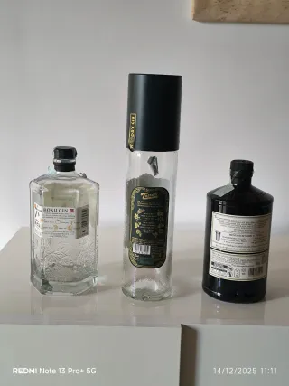 3 Bottiglie Vuote di Gin: Roku, Tassoni, Hendrick'