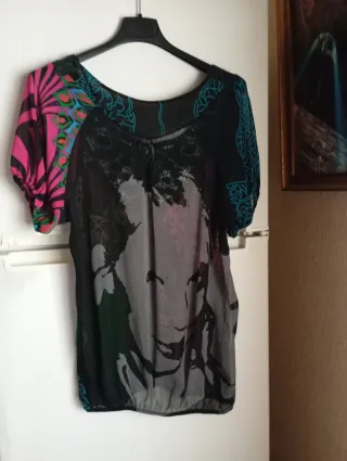 Blusa negra multicolor con encaje