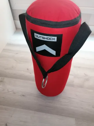 Saco y guantes de boxeo niño