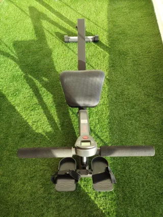 Máquina de Remo Compacta y Ligera