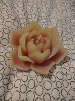 Candela decorativa a forma di fiore rosa