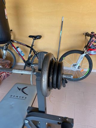 Banco de pesas con discos