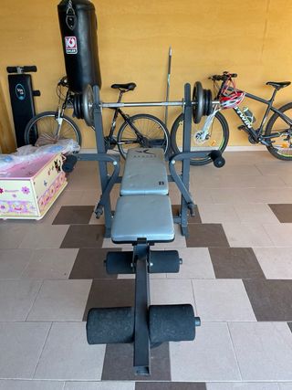 Banco de pesas con discos