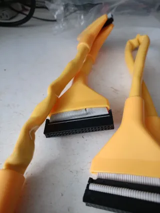 Cavi SATA gialli per computer