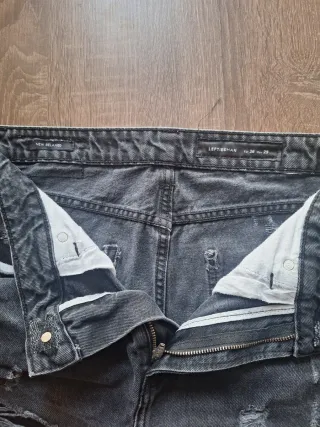 Pantalón corto vaquero negro con rotos