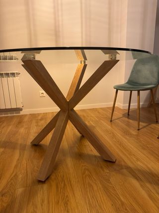Mesa redonda cristal y metal símil madera