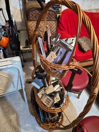 Lote Cintas VHS, DVD, Cassettes y Reproductores