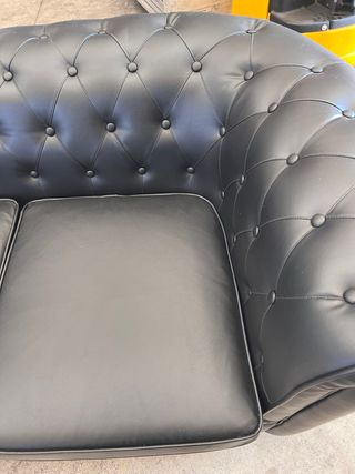 Divano Chesterfield ecopelle nera