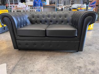 Divano Chesterfield ecopelle nera