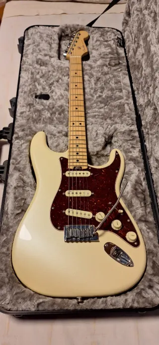 Fender Stratocaster Elite Guitarra Eléctrica