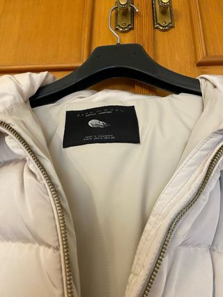 Plumífero blanco talla L con cinturón