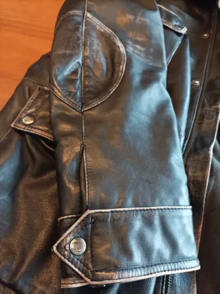 Chaqueta de piel tres cuartos. REDHEARD