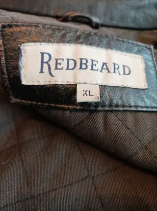 Chaqueta de piel tres cuartos. REDHEARD