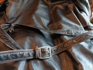 Chaqueta de piel tres cuartos. REDHEARD