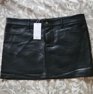 Falda Mango símil piel negra