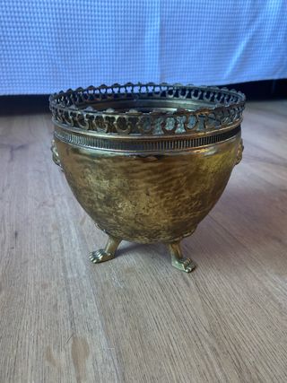 Centrotavola dorato con piedi