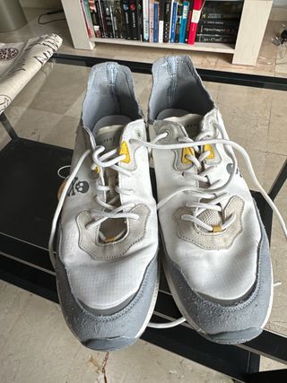 Zapatillas Scalpers Gris y Blanco