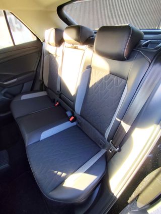 VOLKSWAGEN T-ROC MÁS 1.0 TSI 115cv 2025 29.000km
