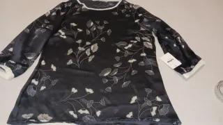 Camisa Celop Negra con Estampado Floral Blanco