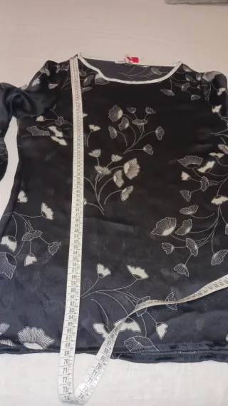 Camisa Celop Negra con Estampado Floral Blanco