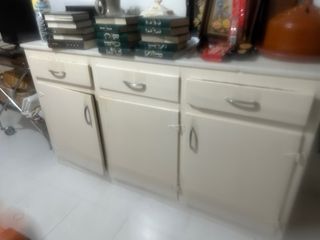 Mobile da cucina beige e bianco