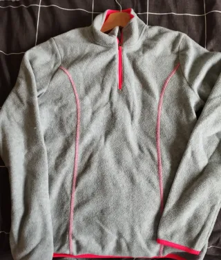 Polar mujer gris con detalles rosa