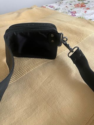Bolso riñonera Sarah Pacini de piel.