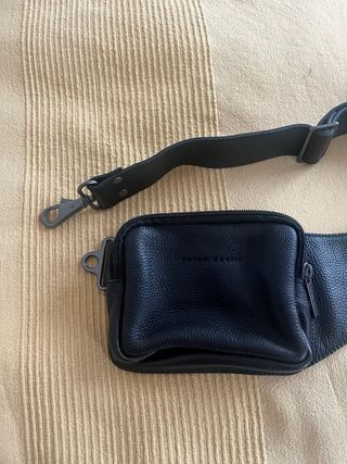 Bolso riñonera Sarah Pacini de piel.