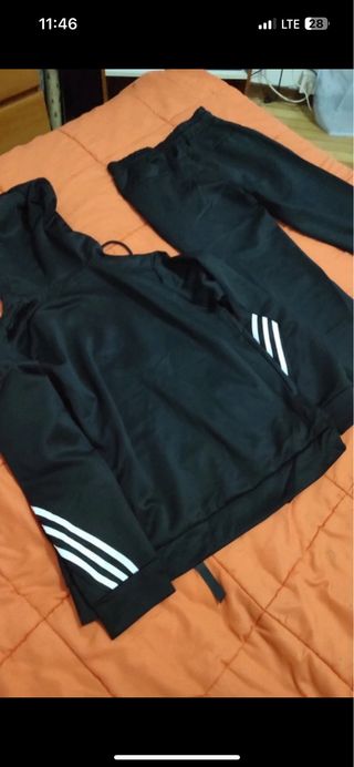 Chándal Adidas Negro con Rayas Blancas