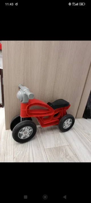 Correpasillos y bici amarillo