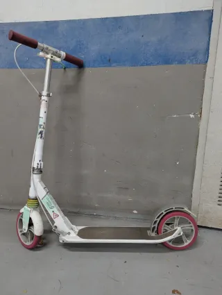 Patinete infantil blanco y rosa