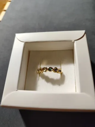 Anillo oro con piedras multicolor