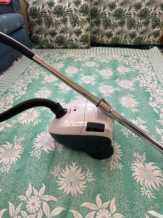 Aspirador blanco y negro