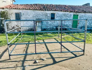 Cuadra de cancillas metálicas