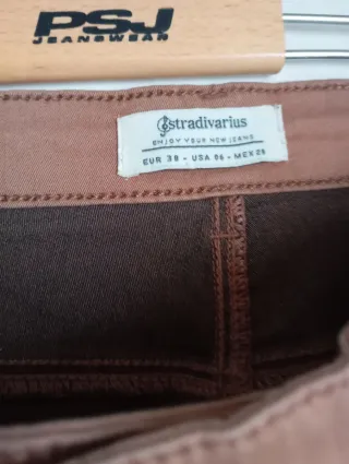 Pantalones Stradivarius marrones con cremalleras