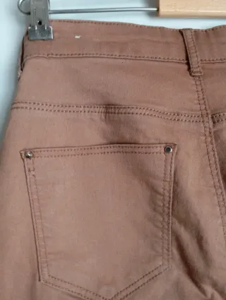 Pantalones Stradivarius marrones con cremalleras