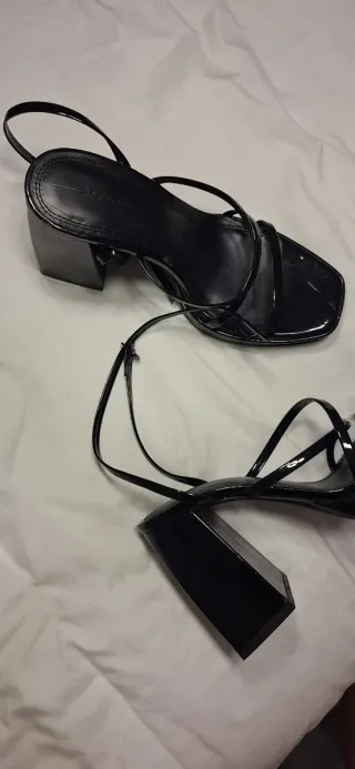 Sandalias tacón negras Bershka