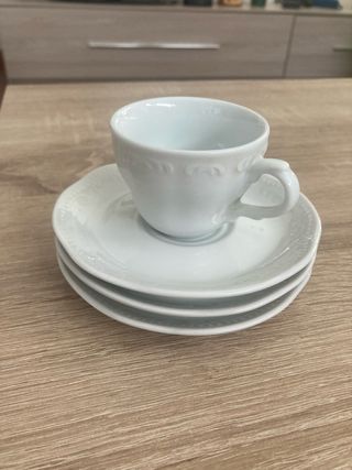 Tazzina con 3 piattini in porcellana