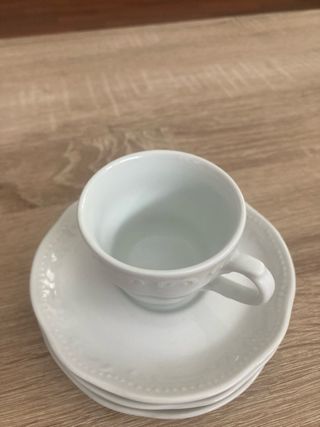 Tazzina con 3 piattini in porcellana