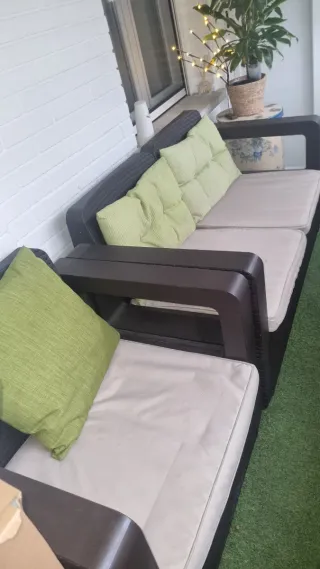 Set di mobili da giardino con divani e tavolino