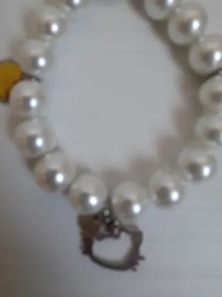 Pulsera Hello Kitty perlas y charms