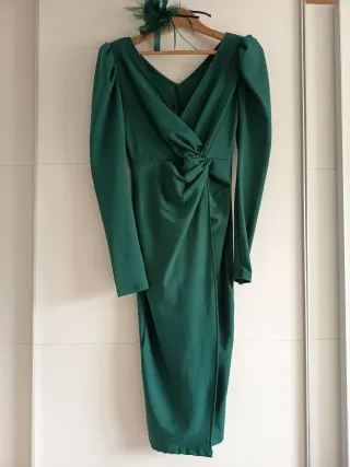 Vestido fiesta invitada y tocado a juego