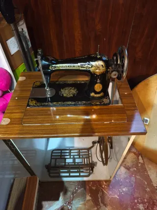Máquina de coser Singer antigua