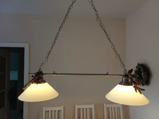 Mesa extensible blanca + 6 sillas + lámpara