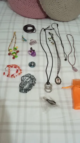 Lote Bisutería Multicolor y Plateada