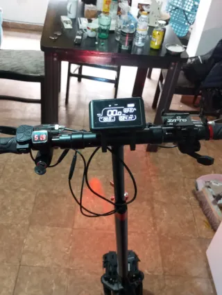 Patinete eléctrico con luces