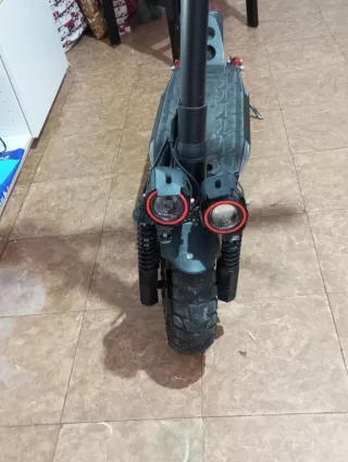 Patinete eléctrico con luces