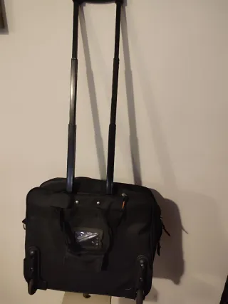 Maleta de cabina negra y naranja